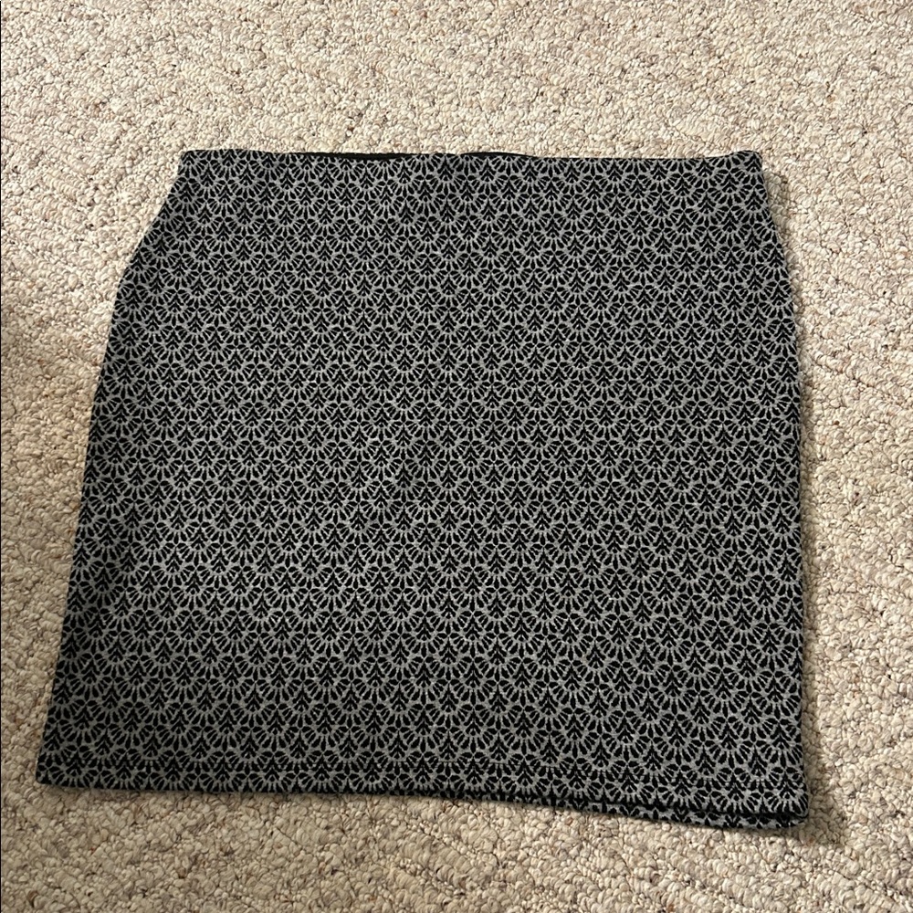 LOFT Black & Gray Patterned Pencil Skirt – Women’s Large, Excellent Condition